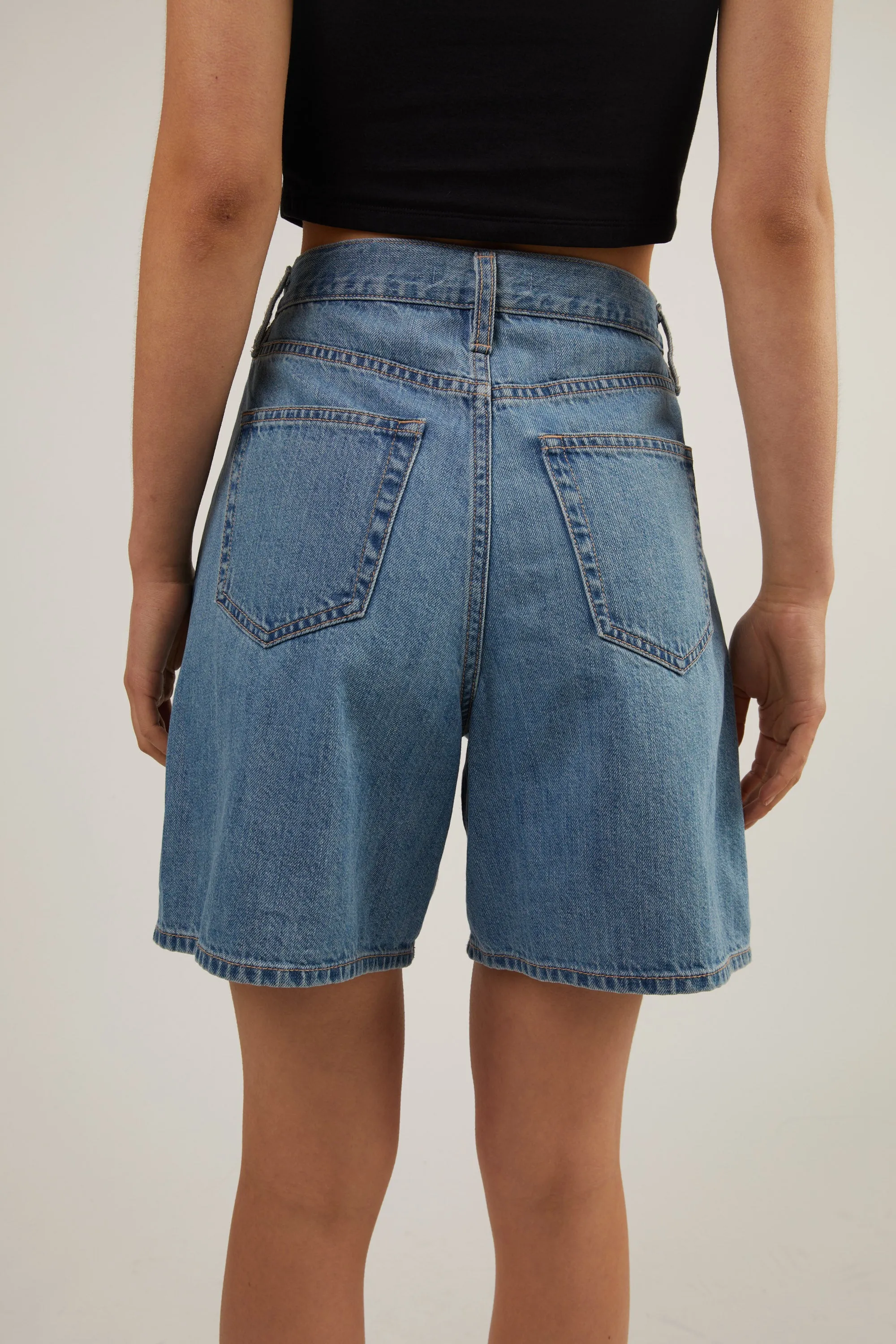 LIGHTWEIGHT JEAN SHORT